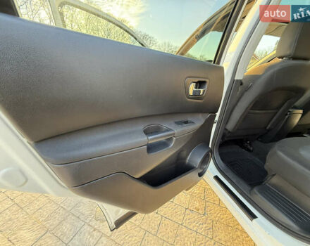 Белый Ниссан Кашкай 2, объемом двигателя 1.46 л и пробегом 204 тыс. км за 9650 $, фото 20 на Automoto.ua