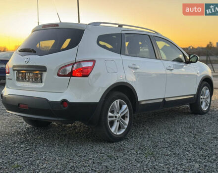 Белый Ниссан Кашкай 2, объемом двигателя 2 л и пробегом 208 тыс. км за 11800 $, фото 3 на Automoto.ua