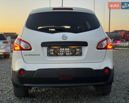 Белый Ниссан Кашкай 2, объемом двигателя 2 л и пробегом 208 тыс. км за 11800 $, фото 5 на Automoto.ua