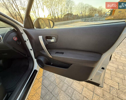 Белый Ниссан Кашкай 2, объемом двигателя 1.46 л и пробегом 204 тыс. км за 9650 $, фото 26 на Automoto.ua