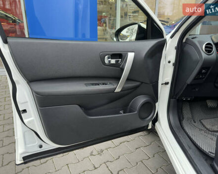 Белый Ниссан Кашкай 2, объемом двигателя 2 л и пробегом 139 тыс. км за 11200 $, фото 13 на Automoto.ua