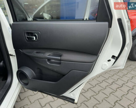 Белый Ниссан Кашкай 2, объемом двигателя 2 л и пробегом 139 тыс. км за 11200 $, фото 16 на Automoto.ua