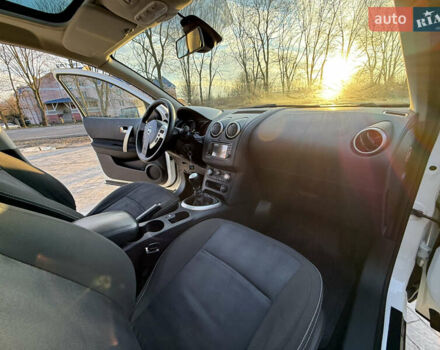 Белый Ниссан Кашкай 2, объемом двигателя 1.46 л и пробегом 204 тыс. км за 9650 $, фото 25 на Automoto.ua