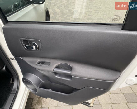 Белый Ниссан Кашкай 2, объемом двигателя 1.6 л и пробегом 198 тыс. км за 11900 $, фото 18 на Automoto.ua