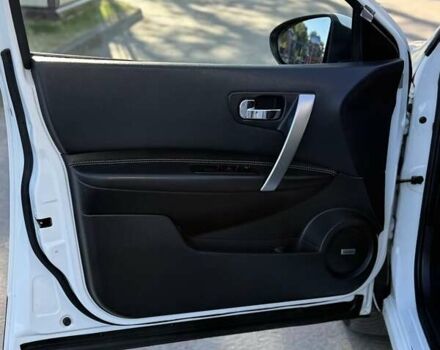 Білий Ніссан Кашкай 2, об'ємом двигуна 2 л та пробігом 215 тис. км за 12500 $, фото 32 на Automoto.ua