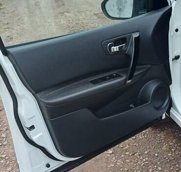 Ниссан Кашкай 2 2013 в Чернигове на Automoto.ua Белый Ниссан Кашкай 2, объемом двигателя 1.6 л и пробегом 230 тыс. км за 13650 $, фото 12 на Automoto.ua