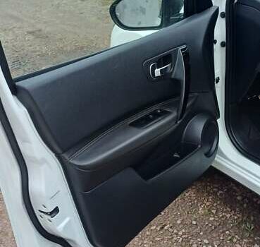 Ниссан Кашкай 2 2013 в Чернигове на Automoto.ua Белый Ниссан Кашкай 2, объемом двигателя 1.6 л и пробегом 230 тыс. км за 13650 $, фото 15 на Automoto.ua