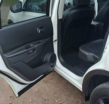 Ниссан Кашкай 2 2013 в Чернигове на Automoto.ua Белый Ниссан Кашкай 2, объемом двигателя 1.6 л и пробегом 230 тыс. км за 13650 $, фото 13 на Automoto.ua