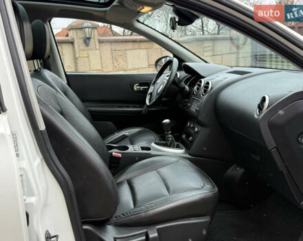 Белый Ниссан Кашкай 2, объемом двигателя 1.6 л и пробегом 220 тыс. км за 10650 $, фото 14 на Automoto.ua