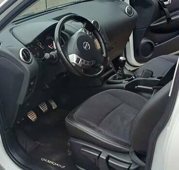 Ниссан Кашкай 2 2013 в Чернигове на Automoto.ua Белый Ниссан Кашкай 2, объемом двигателя 1.6 л и пробегом 230 тыс. км за 13650 $, фото 11 на Automoto.ua