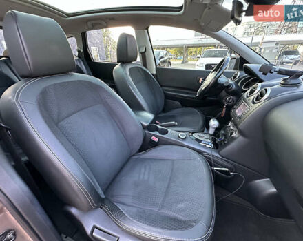 Бежевый Ниссан Кашкай 2, объемом двигателя 2 л и пробегом 250 тыс. км за 13400 $, фото 20 на Automoto.ua