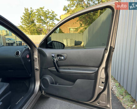 Бежевый Ниссан Кашкай 2, объемом двигателя 2 л и пробегом 250 тыс. км за 13400 $, фото 19 на Automoto.ua