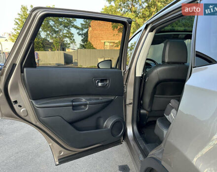 Бежевый Ниссан Кашкай 2, объемом двигателя 2 л и пробегом 250 тыс. км за 13400 $, фото 21 на Automoto.ua