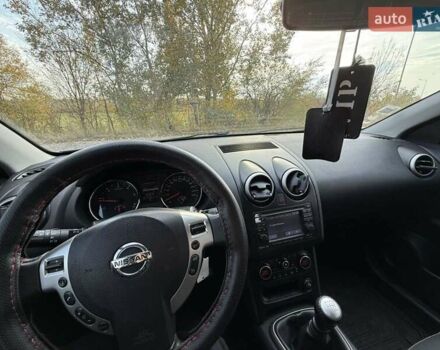 Черный Ниссан Кашкай 2, объемом двигателя 1.5 л и пробегом 265 тыс. км за 10800 $, фото 5 на Automoto.ua