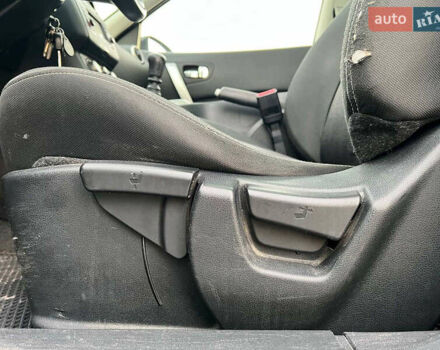 Черный Ниссан Кашкай 2, объемом двигателя 1.5 л и пробегом 277 тыс. км за 10890 $, фото 18 на Automoto.ua