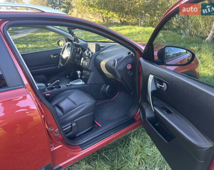 Красный Ниссан Кашкай 2, объемом двигателя 2 л и пробегом 262 тыс. км за 10000 $, фото 5 на Automoto.ua