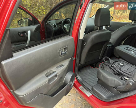 Красный Ниссан Кашкай 2, объемом двигателя 2 л и пробегом 118 тыс. км за 11800 $, фото 25 на Automoto.ua