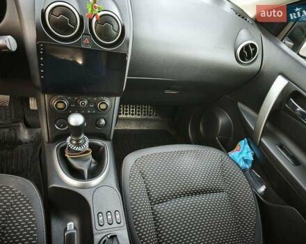 Серый Ниссан Кашкай 2, объемом двигателя 2 л и пробегом 212 тыс. км за 10000 $, фото 24 на Automoto.ua