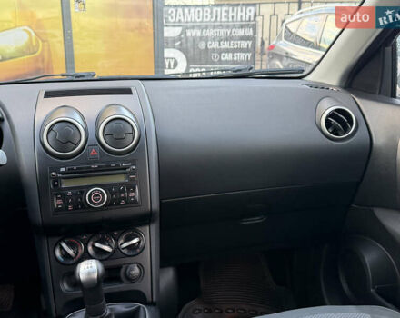 Сірий Ніссан Кашкай 2, об'ємом двигуна 1.6 л та пробігом 205 тис. км за 9999 $, фото 32 на Automoto.ua