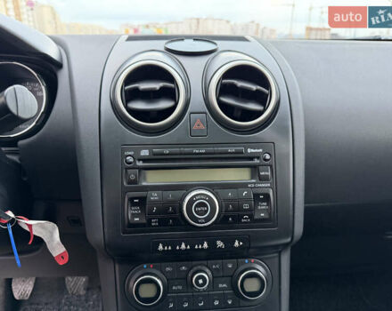 Сірий Ніссан Кашкай 2, об'ємом двигуна 1.6 л та пробігом 205 тис. км за 9777 $, фото 52 на Automoto.ua