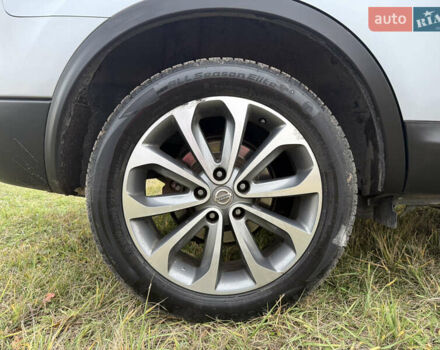 Сірий Ніссан Кашкай 2, об'ємом двигуна 1.5 л та пробігом 200 тис. км за 12100 $, фото 40 на Automoto.ua