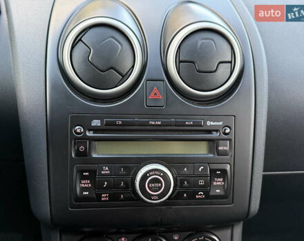 Сірий Ніссан Кашкай 2, об'ємом двигуна 1.6 л та пробігом 205 тис. км за 9999 $, фото 44 на Automoto.ua