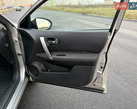 Сірий Ніссан Кашкай 2, об'ємом двигуна 1.6 л та пробігом 205 тис. км за 9777 $, фото 32 на Automoto.ua