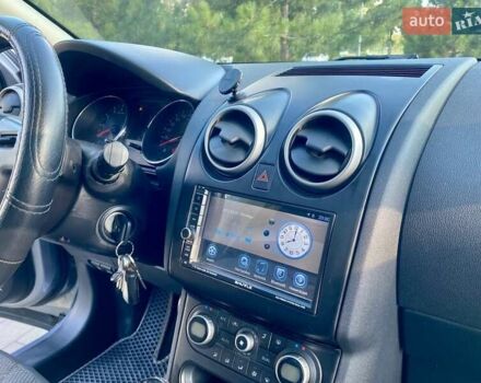 Серый Ниссан Кашкай 2, объемом двигателя 2 л и пробегом 236 тыс. км за 12000 $, фото 32 на Automoto.ua