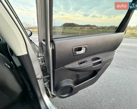 Сірий Ніссан Кашкай 2, об'ємом двигуна 1.6 л та пробігом 205 тис. км за 9777 $, фото 70 на Automoto.ua