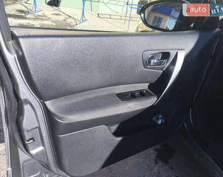 Сірий Ніссан Кашкай 2, об'ємом двигуна 2 л та пробігом 175 тис. км за 11700 $, фото 13 на Automoto.ua