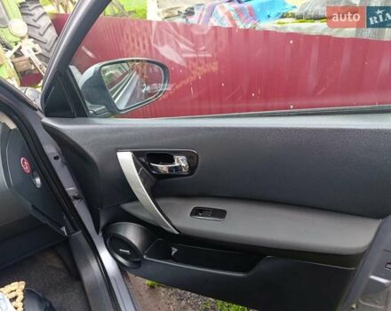 Серый Ниссан Кашкай 2, объемом двигателя 2 л и пробегом 250 тыс. км за 12000 $, фото 5 на Automoto.ua