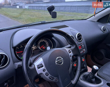 Серый Ниссан Кашкай 2, объемом двигателя 2 л и пробегом 178 тыс. км за 11200 $, фото 83 на Automoto.ua