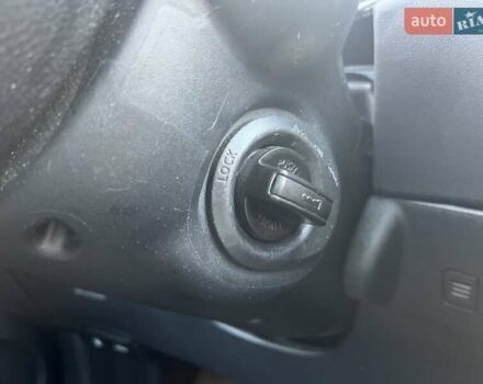 Сірий Ніссан Кашкай 2, об'ємом двигуна 2 л та пробігом 175 тис. км за 14000 $, фото 56 на Automoto.ua