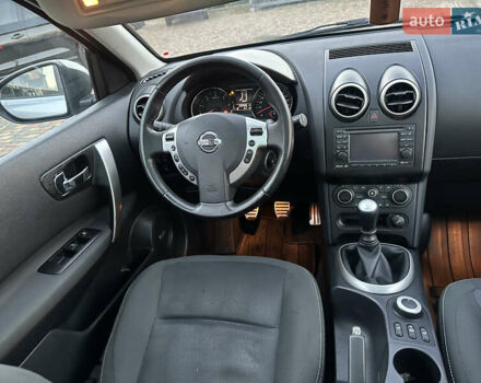 Сірий Ніссан Кашкай 2, об'ємом двигуна 1.6 л та пробігом 220 тис. км за 11550 $, фото 60 на Automoto.ua