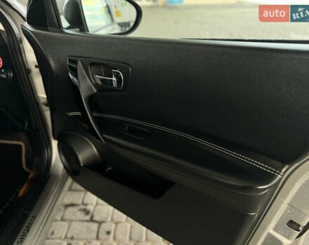 Серый Ниссан Кашкай 2, объемом двигателя 1.5 л и пробегом 220 тыс. км за 12299 $, фото 119 на Automoto.ua