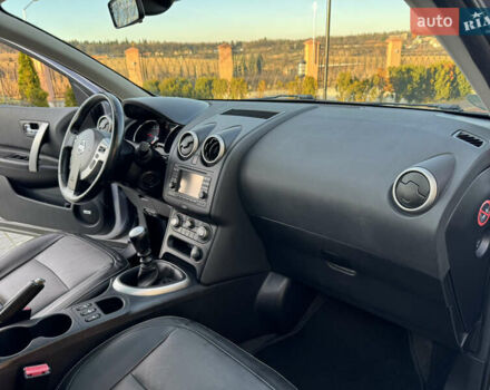 Серый Ниссан Кашкай 2, объемом двигателя 1.6 л и пробегом 180 тыс. км за 11999 $, фото 49 на Automoto.ua