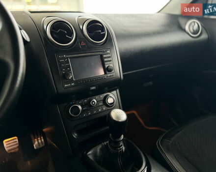 Серый Ниссан Кашкай 2, объемом двигателя 1.5 л и пробегом 220 тыс. км за 12299 $, фото 89 на Automoto.ua