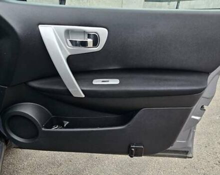 Сірий Ніссан Кашкай 2, об'ємом двигуна 1.6 л та пробігом 213 тис. км за 10999 $, фото 29 на Automoto.ua