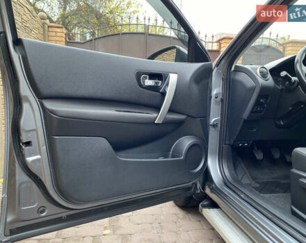 Сірий Ніссан Кашкай 2, об'ємом двигуна 2 л та пробігом 167 тис. км за 12400 $, фото 52 на Automoto.ua