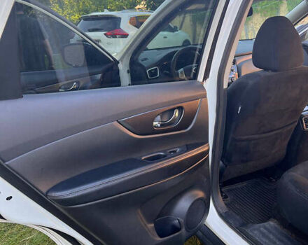 Белый Ниссан Rogue, объемом двигателя 2.5 л и пробегом 205 тыс. км за 11800 $, фото 6 на Automoto.ua