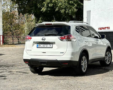 Белый Ниссан Rogue, объемом двигателя 2.49 л и пробегом 130 тыс. км за 13000 $, фото 5 на Automoto.ua