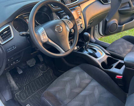 Белый Ниссан Rogue, объемом двигателя 2.5 л и пробегом 205 тыс. км за 11800 $, фото 3 на Automoto.ua