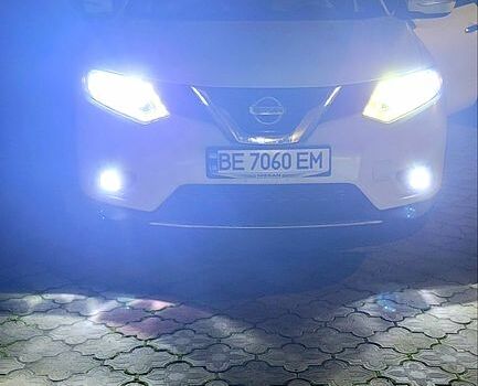 Білий Ніссан Rogue, об'ємом двигуна 2.5 л та пробігом 305 тис. км за 10800 $, фото 12 на Automoto.ua