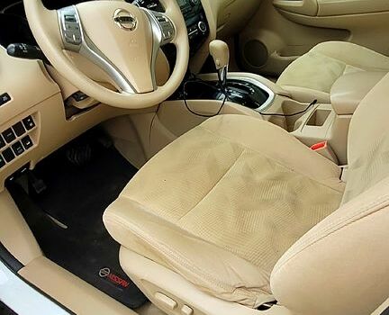 Білий Ніссан Rogue, об'ємом двигуна 2.5 л та пробігом 305 тис. км за 10800 $, фото 3 на Automoto.ua