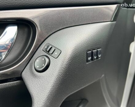 Белый Ниссан Rogue, объемом двигателя 0 л и пробегом 119 тыс. км за 14690 $, фото 16 на Automoto.ua