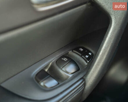 Білий Ніссан Rogue, об'ємом двигуна 2.5 л та пробігом 92 тис. км за 13900 $, фото 7 на Automoto.ua