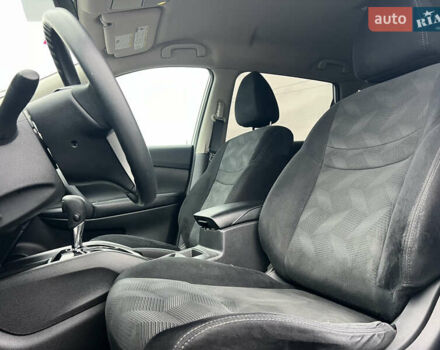Білий Ніссан Rogue, об'ємом двигуна 2.49 л та пробігом 130 тис. км за 12900 $, фото 8 на Automoto.ua