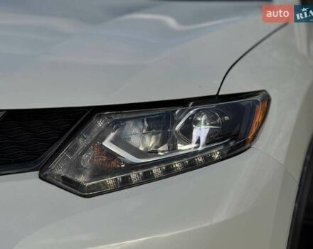 Белый Ниссан Rogue, объемом двигателя 2.5 л и пробегом 112 тыс. км за 15000 $, фото 5 на Automoto.ua