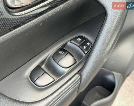 Белый Ниссан Rogue, объемом двигателя 2.5 л и пробегом 112 тыс. км за 15000 $, фото 39 на Automoto.ua