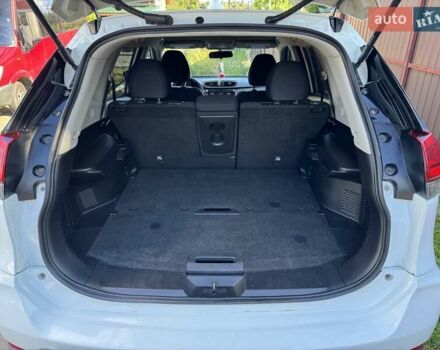 Белый Ниссан Rogue, объемом двигателя 2.49 л и пробегом 137 тыс. км за 12500 $, фото 12 на Automoto.ua